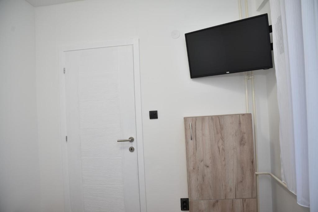 TV a/nebo společenská místnost v ubytování ENA apartman