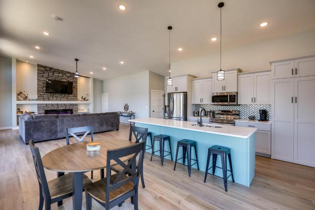 Cozy Crofton Vacation Rental with Fireplace and Deck, Yankton Updated