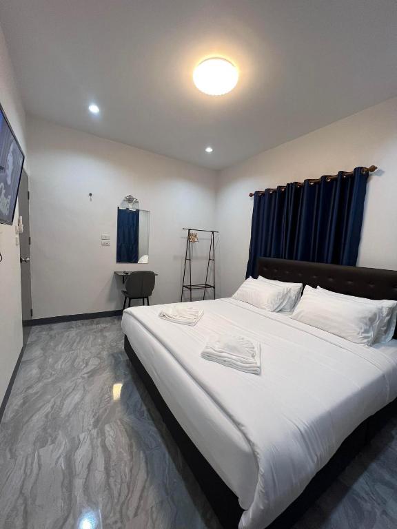 Postel nebo postele na pokoji v ubytování คีรีศิลป์ รีสอร์ท เชียงราย (Khirisin Resort Chiang rai)