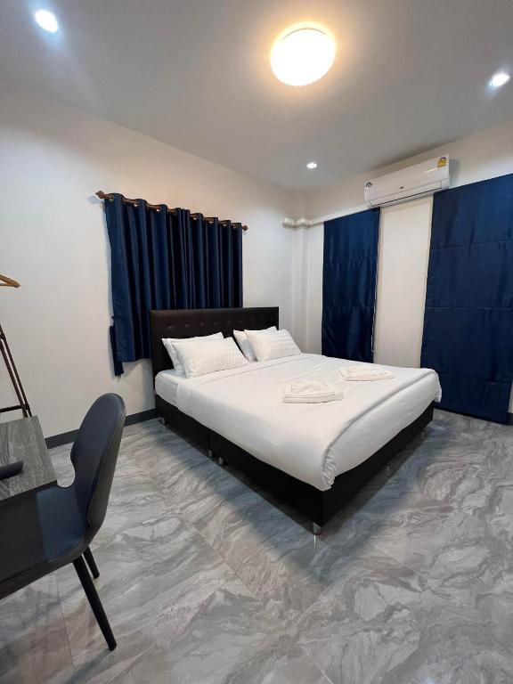 Postel nebo postele na pokoji v ubytování คีรีศิลป์ รีสอร์ท เชียงราย (Khirisin Resort Chiang rai)