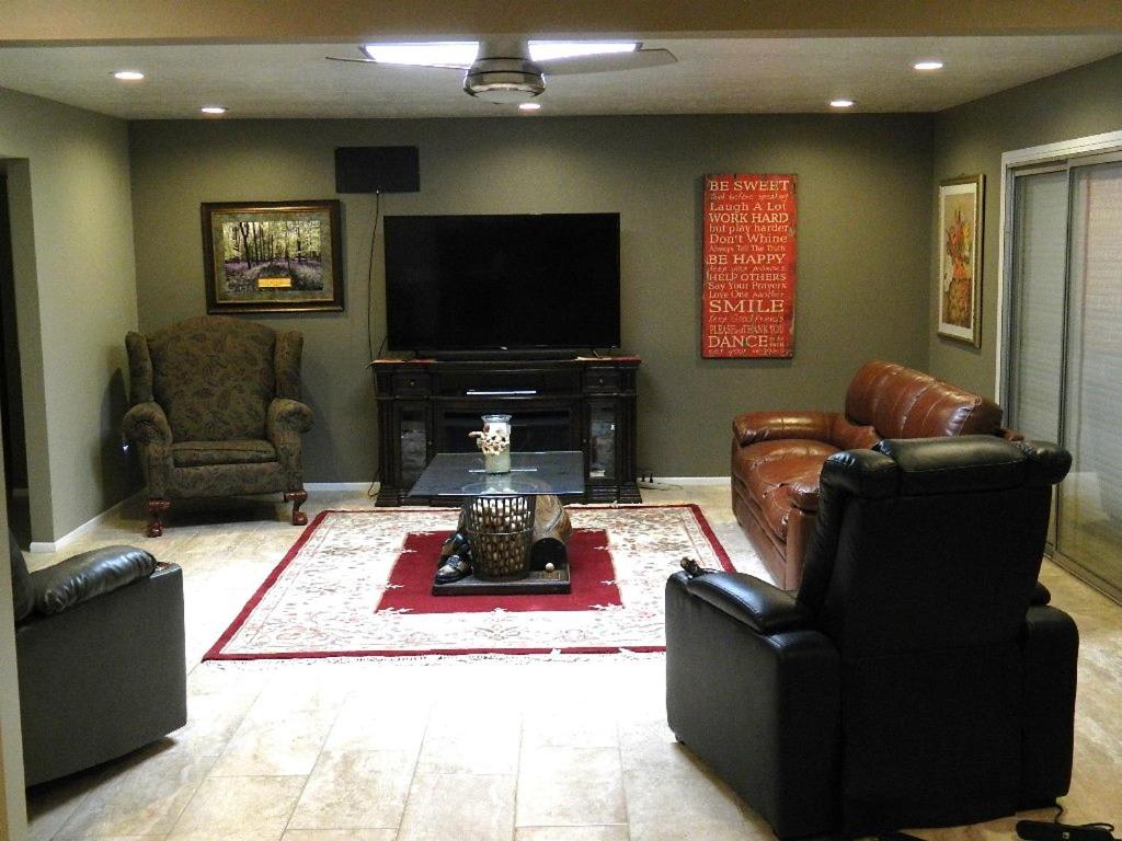 a living room with leather furniture and a flat screen tv at Sun City West Premium Home 2 bd. in Sun City West