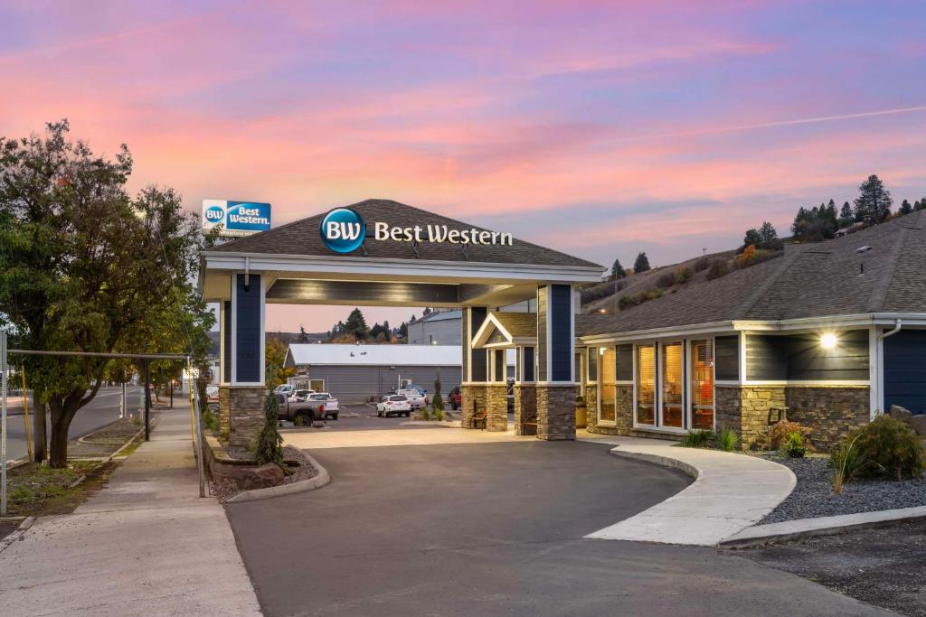Best Western Wheatland Inn photo