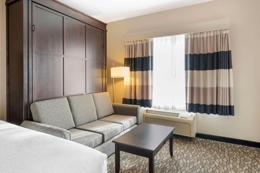 Best Western Wheatland Inn photo