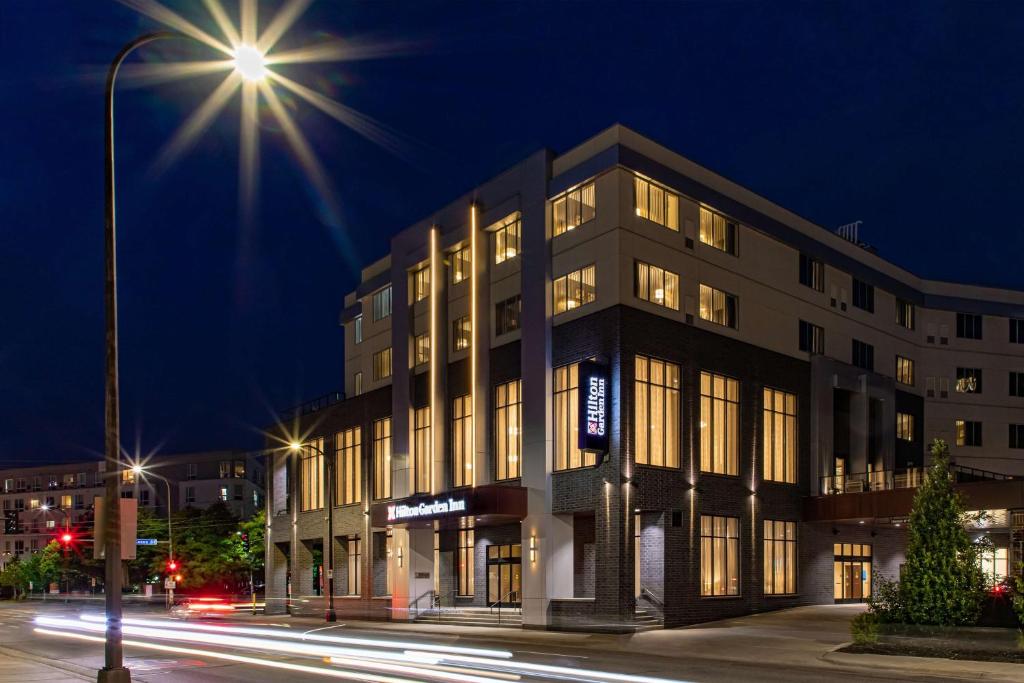 a building on a street at night with a street light at Hilton Garden Inn Minneapolis - University Area in Minneapolis