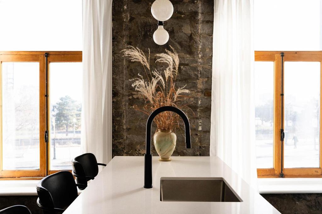 Maison Place Royale by Luxury In Transit - Resim 10