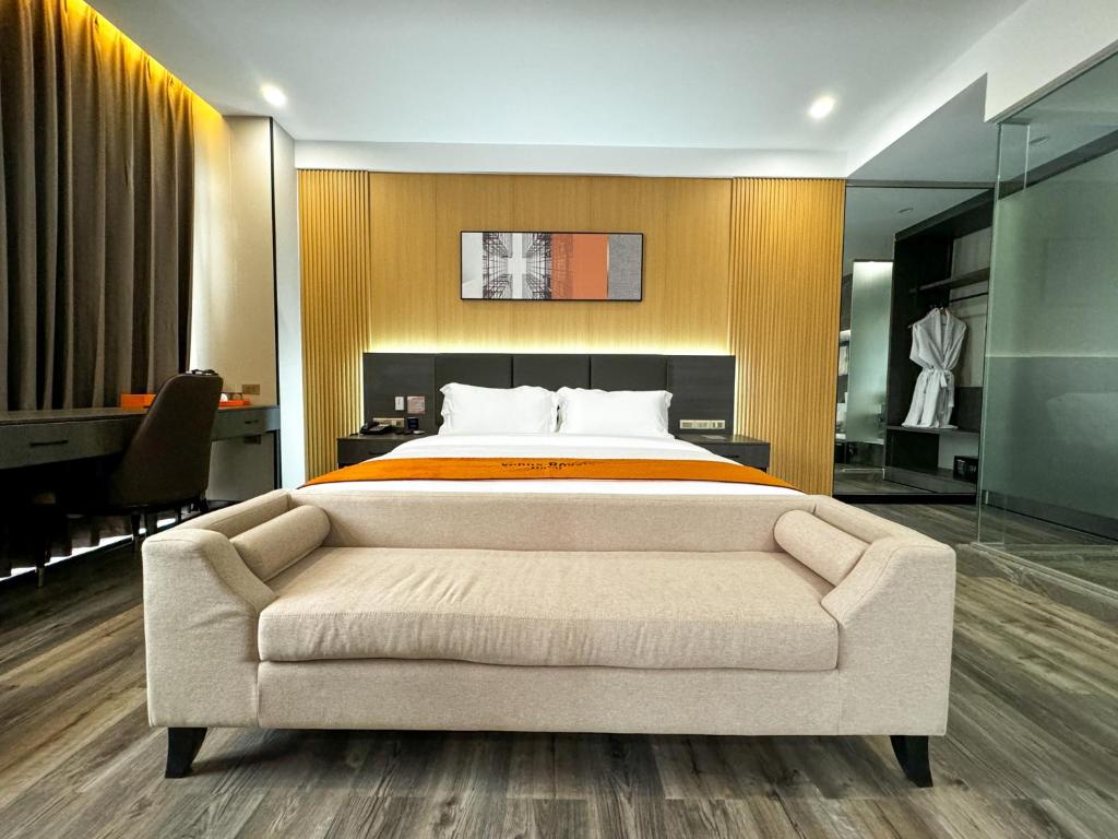 Postel nebo postele na pokoji v ubytování Venus Royale Hotel