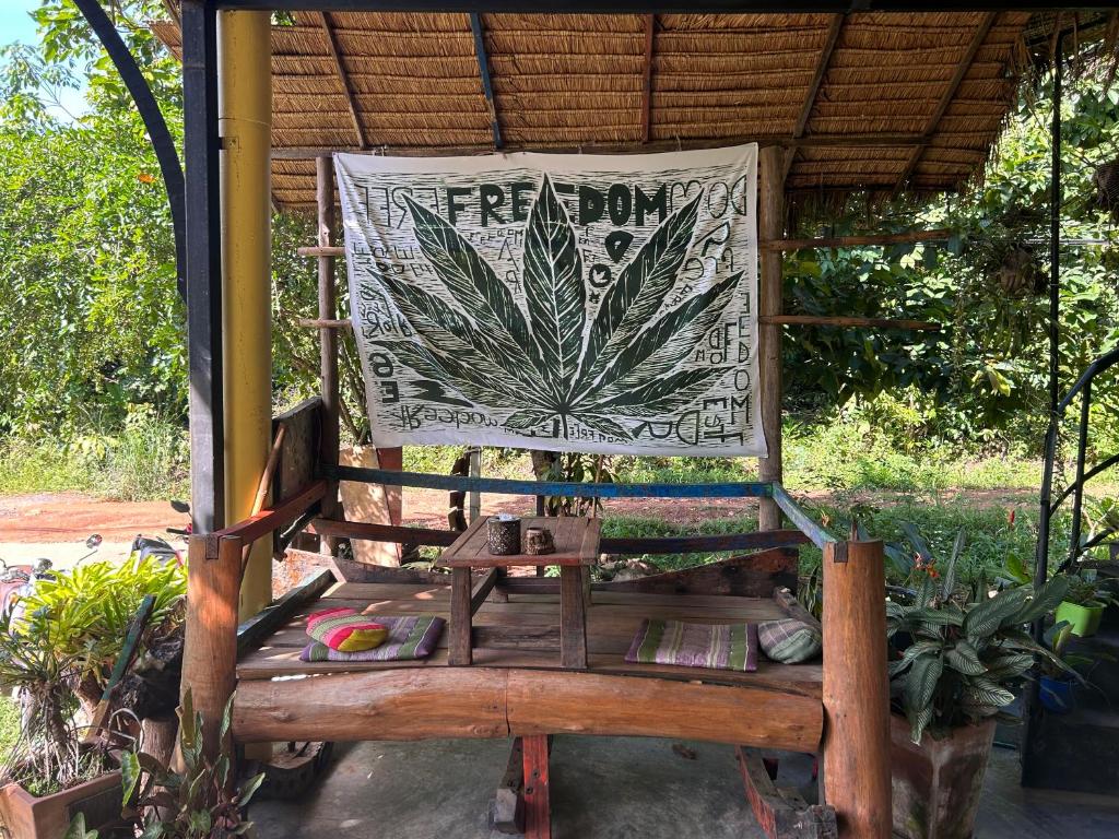 Zahrada ubytování Hippy Hut Koh Chang