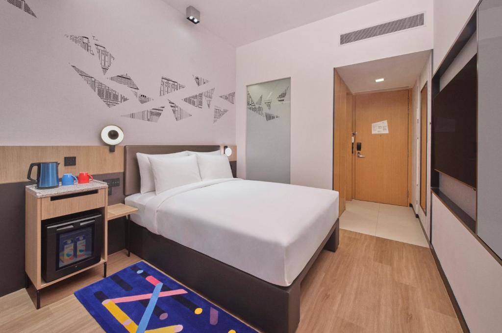 Giường trong phòng chung tại Aloft Singapore Novena
