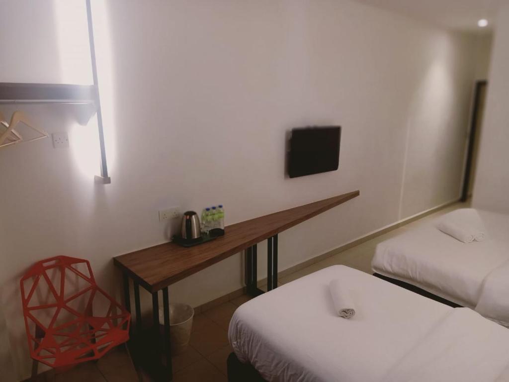Postel nebo postele na pokoji v ubytování T Hotel Anggerik