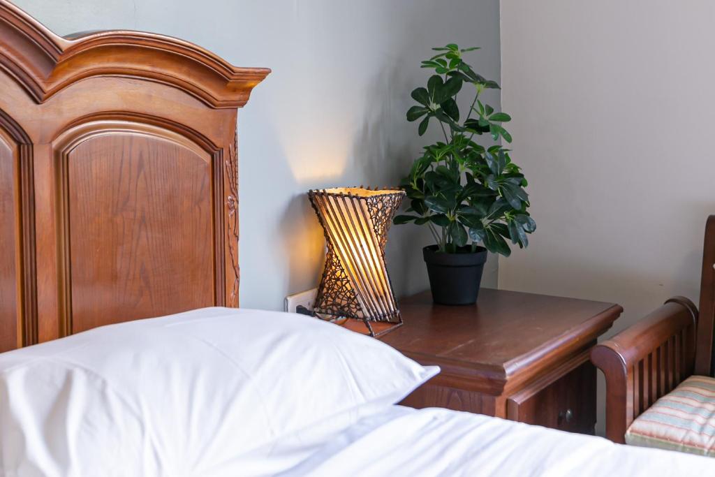 Postel nebo postele na pokoji v ubytování Wong Amat House