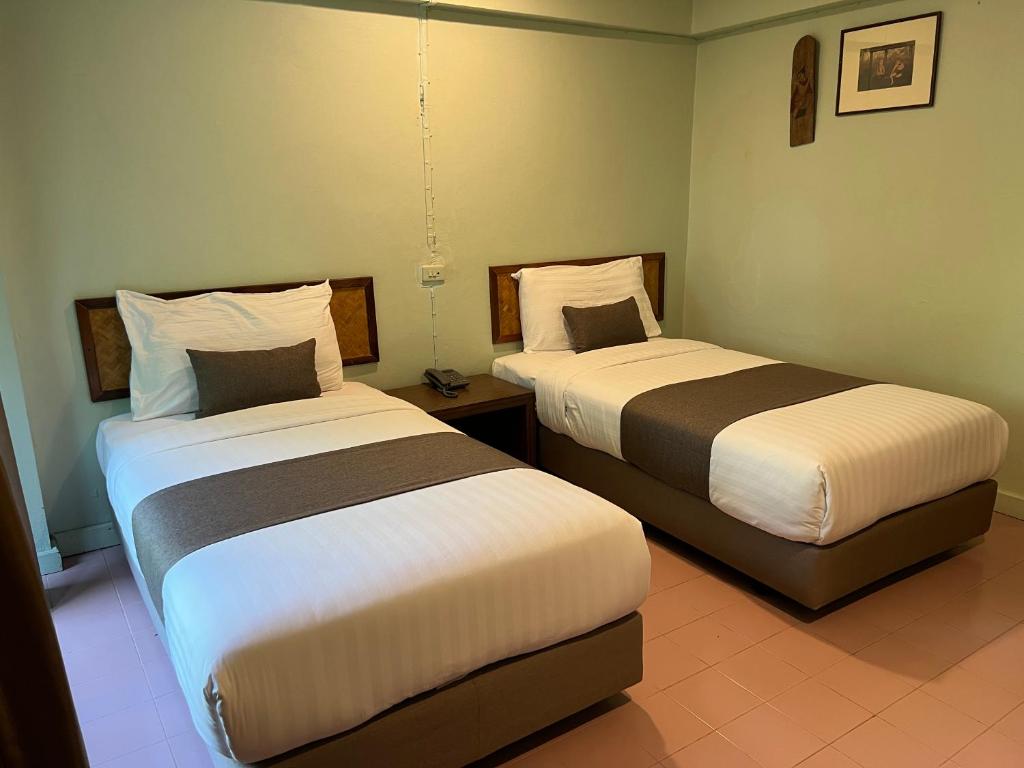 Postel nebo postele na pokoji v ubytování A Hotel Budget