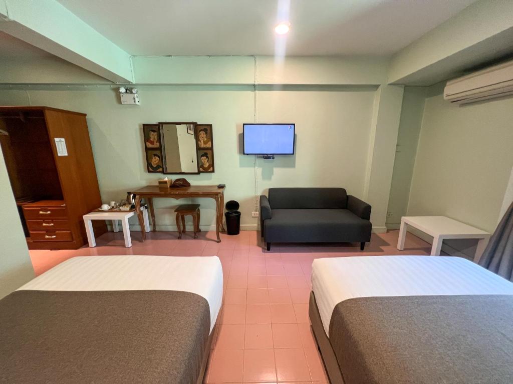 Postel nebo postele na pokoji v ubytování A Hotel Budget