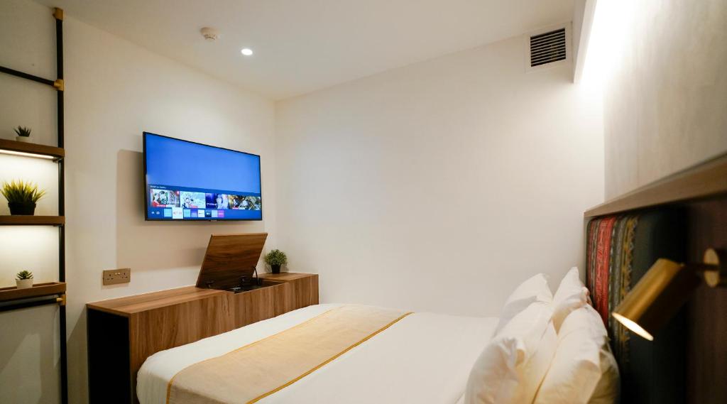 TV/trung tâm giải trí tại ST Signature Bugis Middle, SHORT OVERNIGHT, 11 hours 8PM-7AM