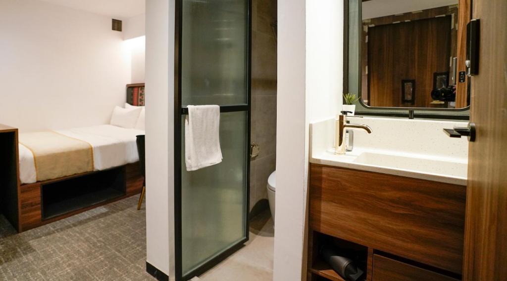 Phòng tắm tại ST Signature Bugis Middle, SHORT OVERNIGHT, 11 hours 8PM-7AM
