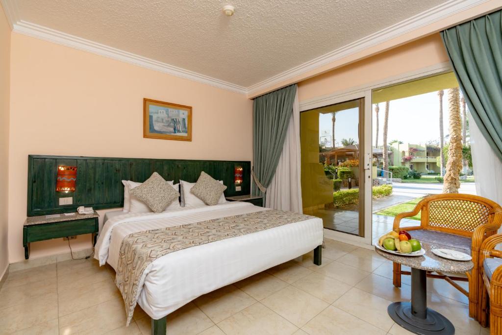 Palm Beach Resort Families and Couples only - 10