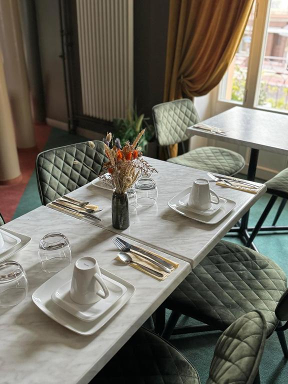 Restaurace v ubytování Hôtel Escurial - Centre Gare