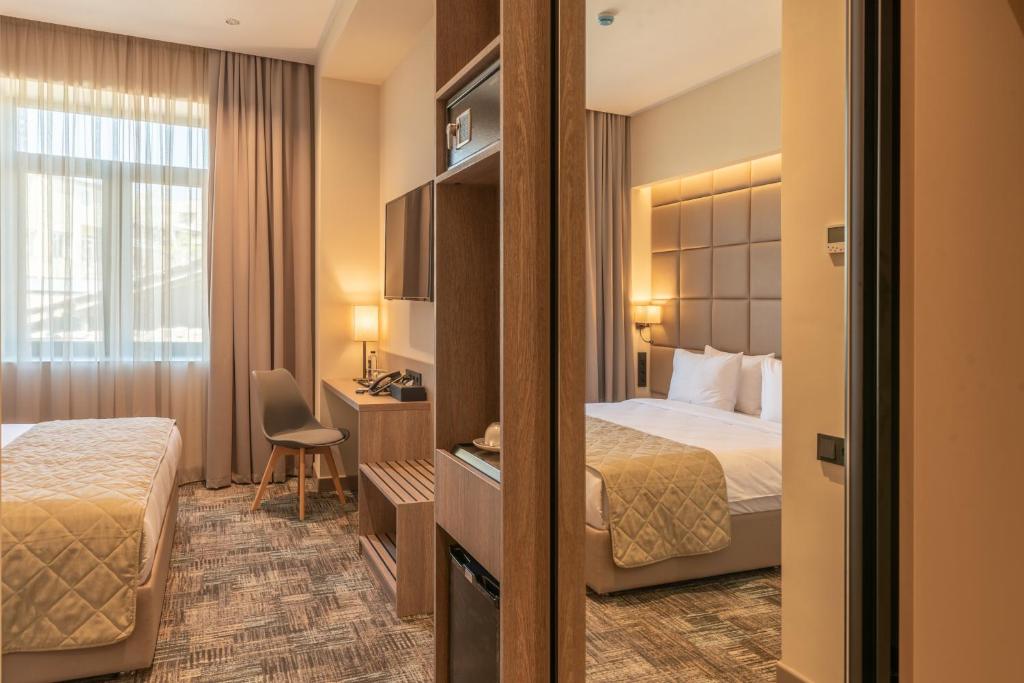 Postel nebo postele na pokoji v ubytování Hayasa Hotel Yerevan