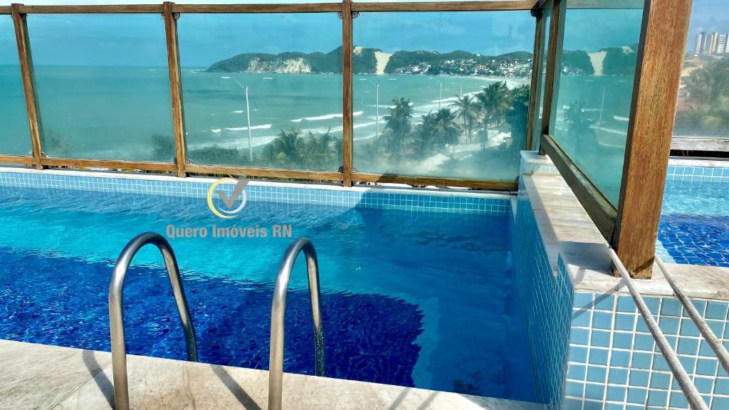 A piscina localizada em Araçá pé na areia ou nos arredores