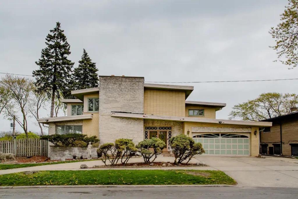 Pill Hill Mansion, Chicago (updated prices 2024)