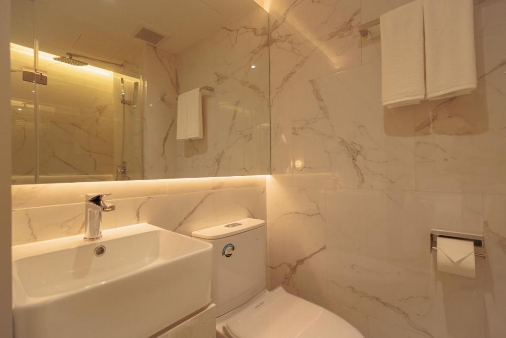 CORRIDOR 2407 - Resim 15