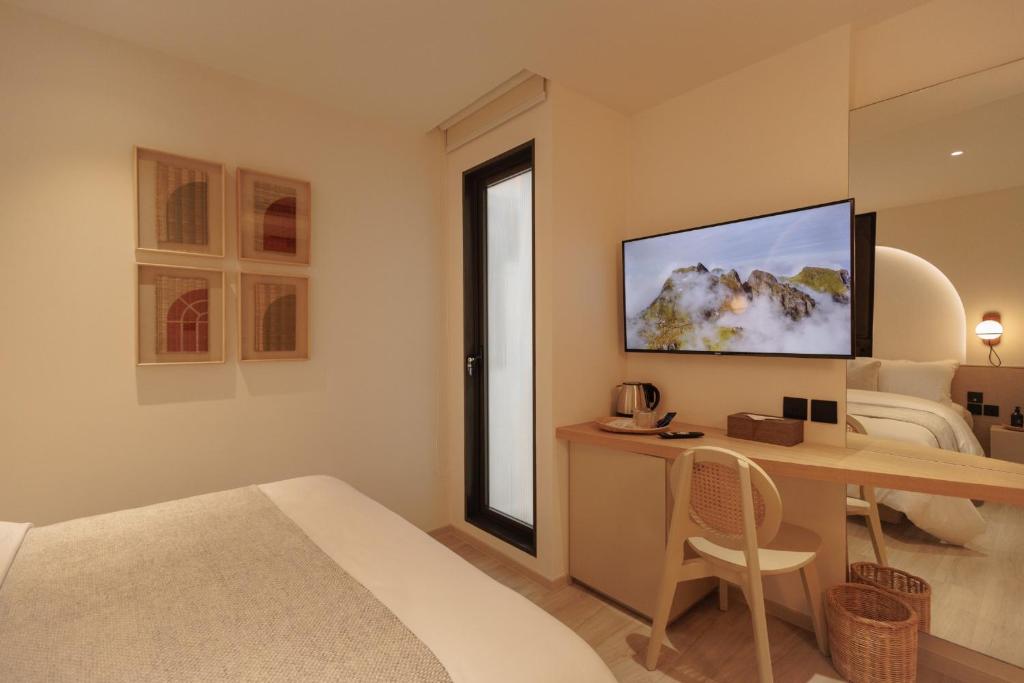 CORRIDOR 2407 - Resim 14