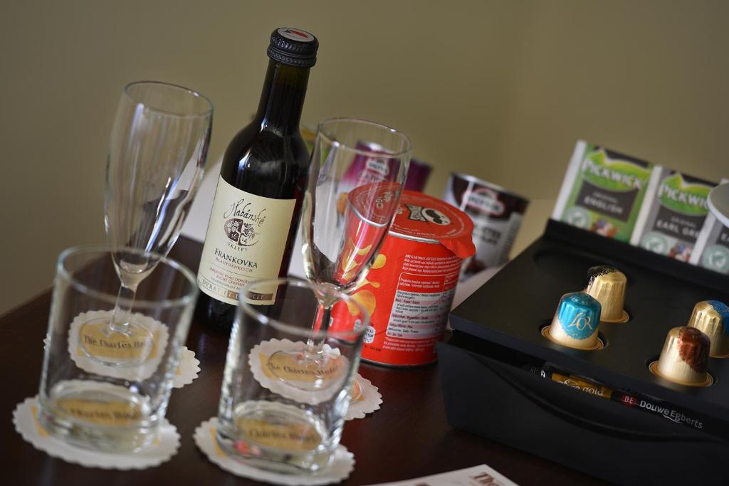 The Charles - Resim 32