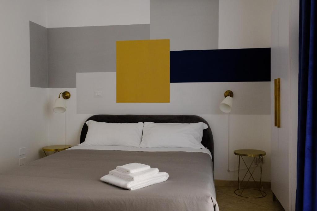 Postel nebo postele na pokoji v ubytování MATTEOTTI ROOMS