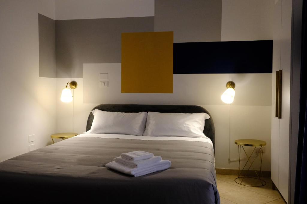 Postel nebo postele na pokoji v ubytování MATTEOTTI ROOMS