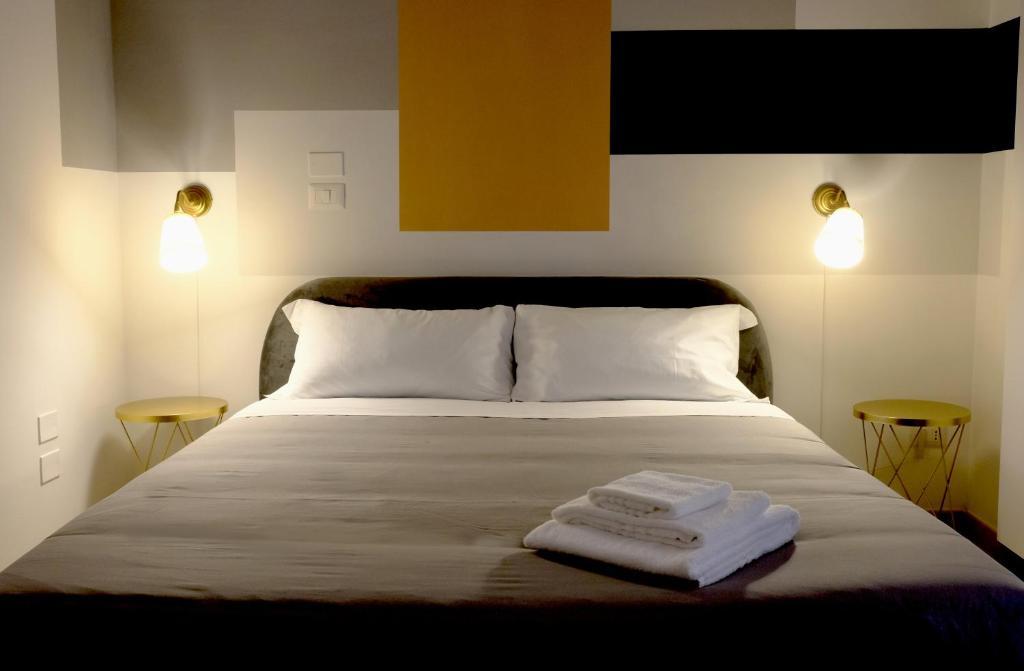 Postel nebo postele na pokoji v ubytování MATTEOTTI ROOMS