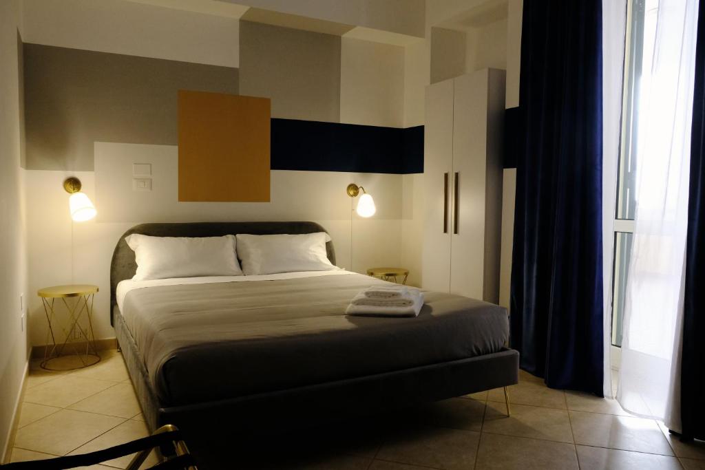 Postel nebo postele na pokoji v ubytování MATTEOTTI ROOMS