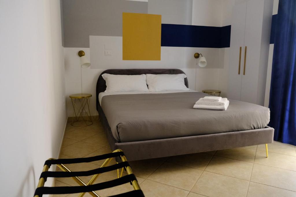 Postel nebo postele na pokoji v ubytování MATTEOTTI ROOMS