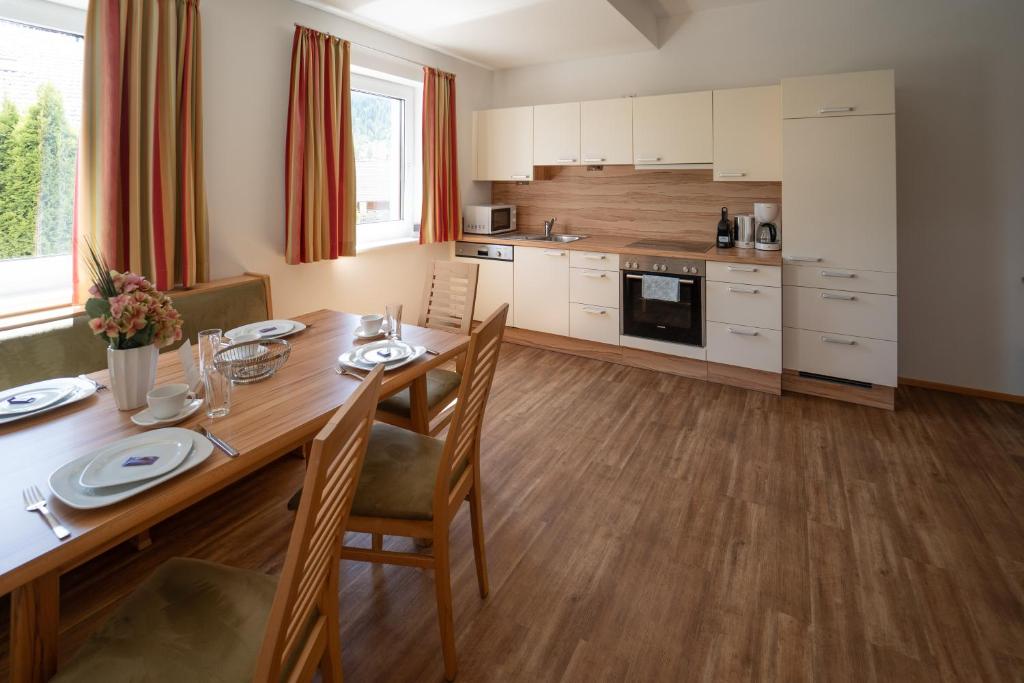 Kuchyň nebo kuchyňský kout v ubytování Landhotel - Apartments Bauer