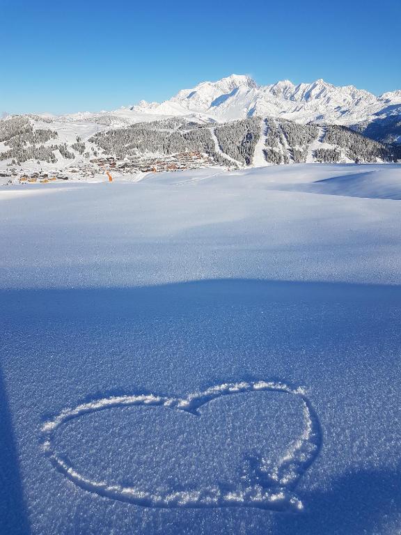 a heart drawn in the middle of a body of water at APPARTEMENT PLEIN SUD AUX SAISIES N°6 in Les Saisies