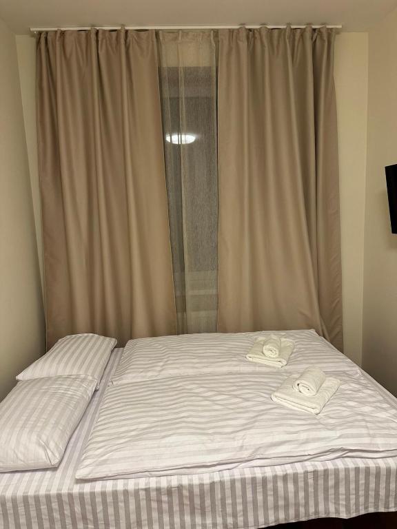 Postel nebo postele na pokoji v ubytování Modern Apartments Uzhgorod