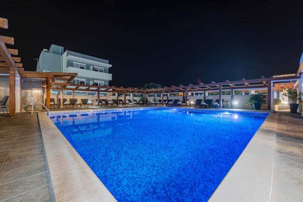 Bazén v ubytování Aparthotel Plat nebo v jeho okolí