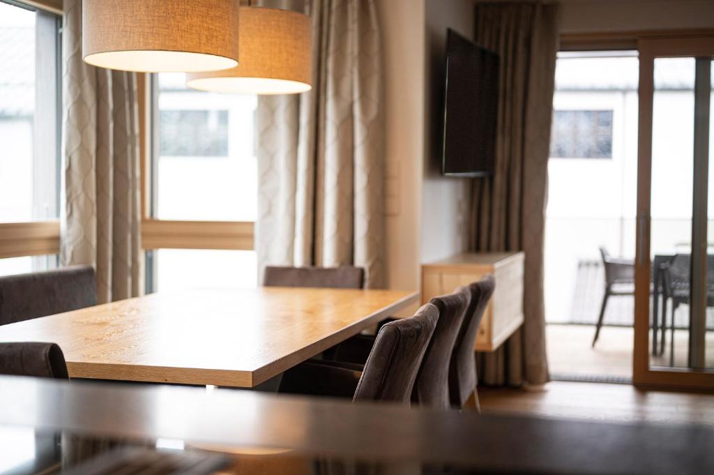 Lakeside Luxury Apartments - 7