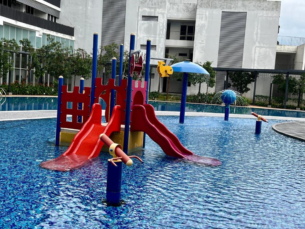 Bazén v ubytování Mins to Johor Bahru Legoland Encorp Marina Puteri Harbour Sea View nebo v jeho okolí