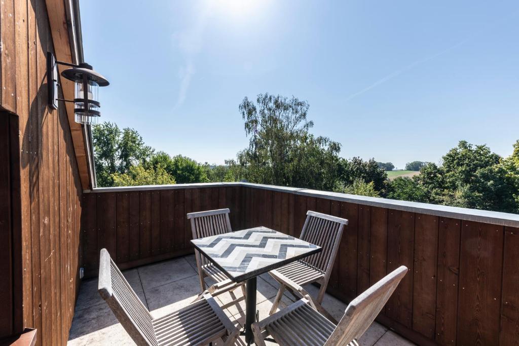 Balkón nebo terasa v ubytování Hôtel du DOMAINE SAINT LOUP