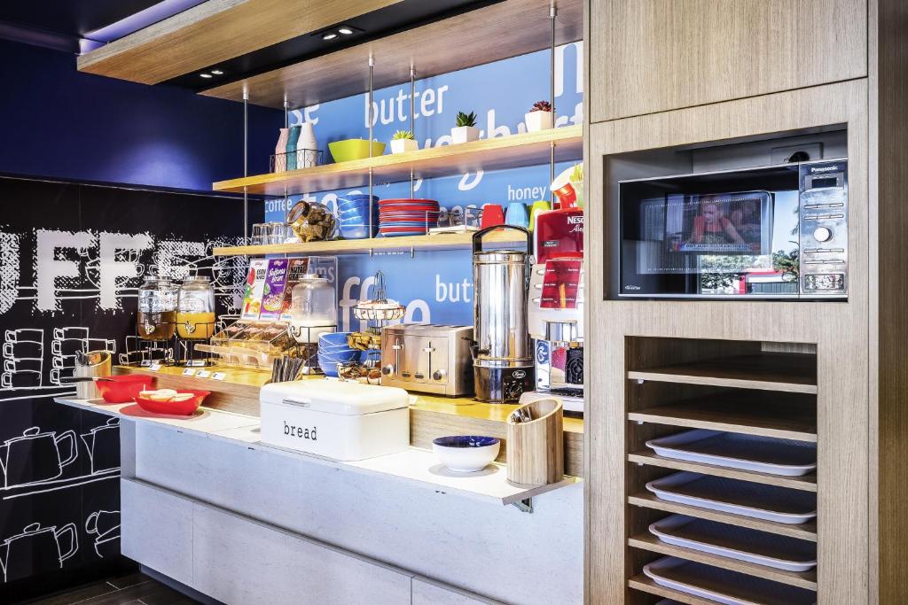 ibis budget Bordeaux Centre Bastide - Resim 4