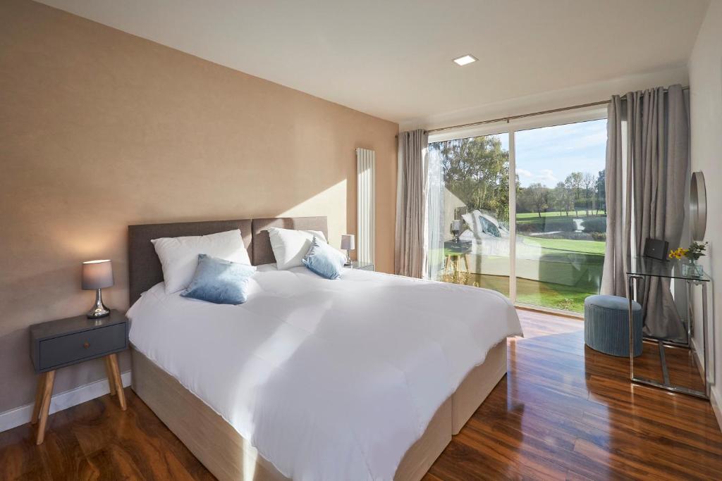 A bed or beds in a room at Host & Stay - The Fairway