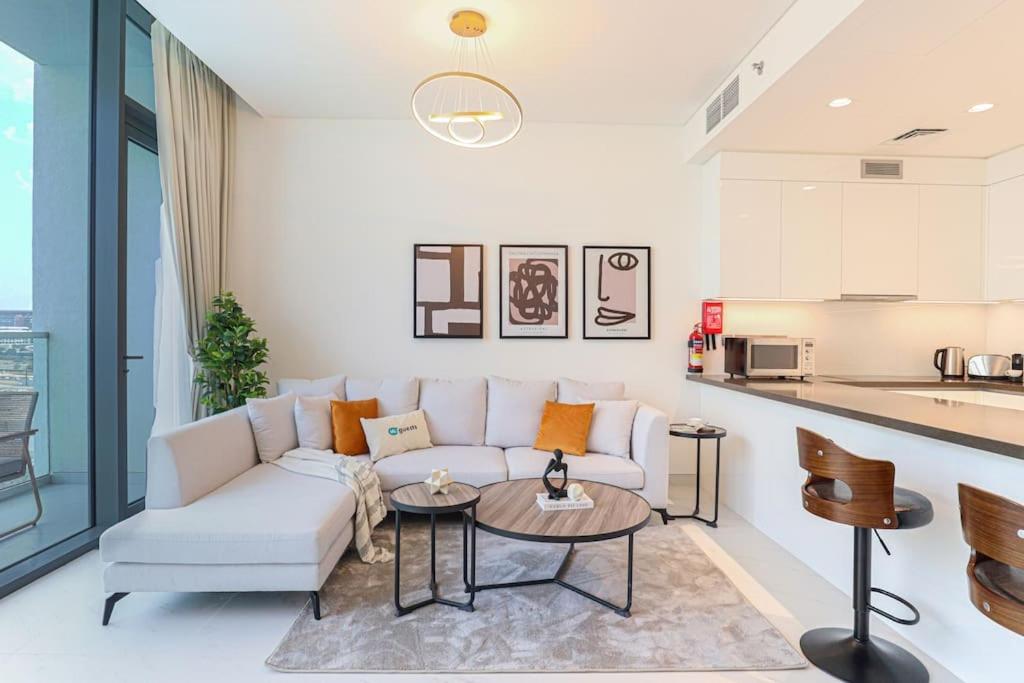 Fotografie z fotogalerie ubytování HiGuests - Magnificent Apartment with Stunning Lagoon Views v Dubaji