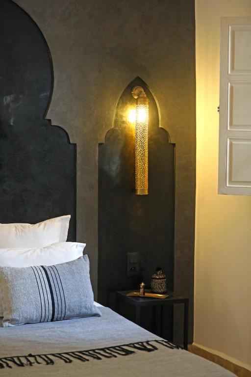 Postel nebo postele na pokoji v ubytování Riad Al Badia
