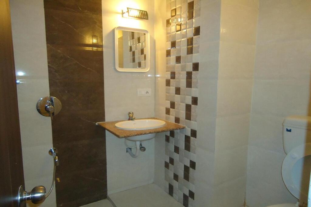 Hotel Maan Residency Satellite Road - Triple Room Executive