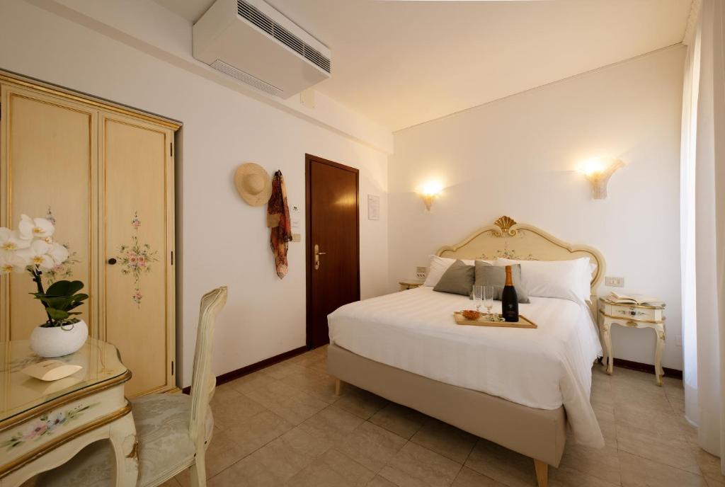 Postel nebo postele na pokoji v ubytování Hotel Guerrini