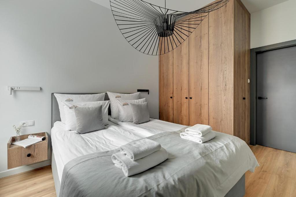 Brabank Riverside Premium Suites & Free Parking by Downtown Apartments - 3