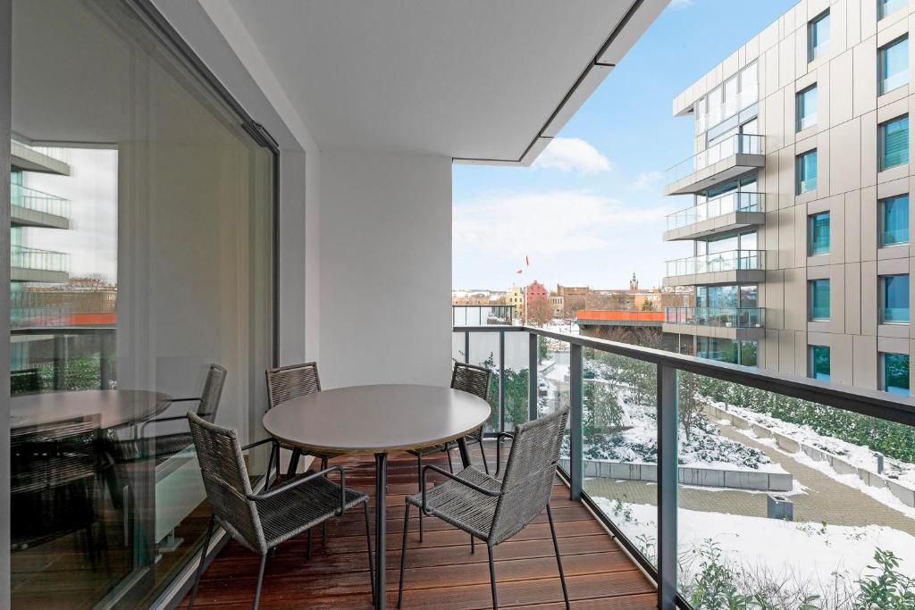 Brabank Riverside Premium Suites & Free Parking by Downtown Apartments - 2