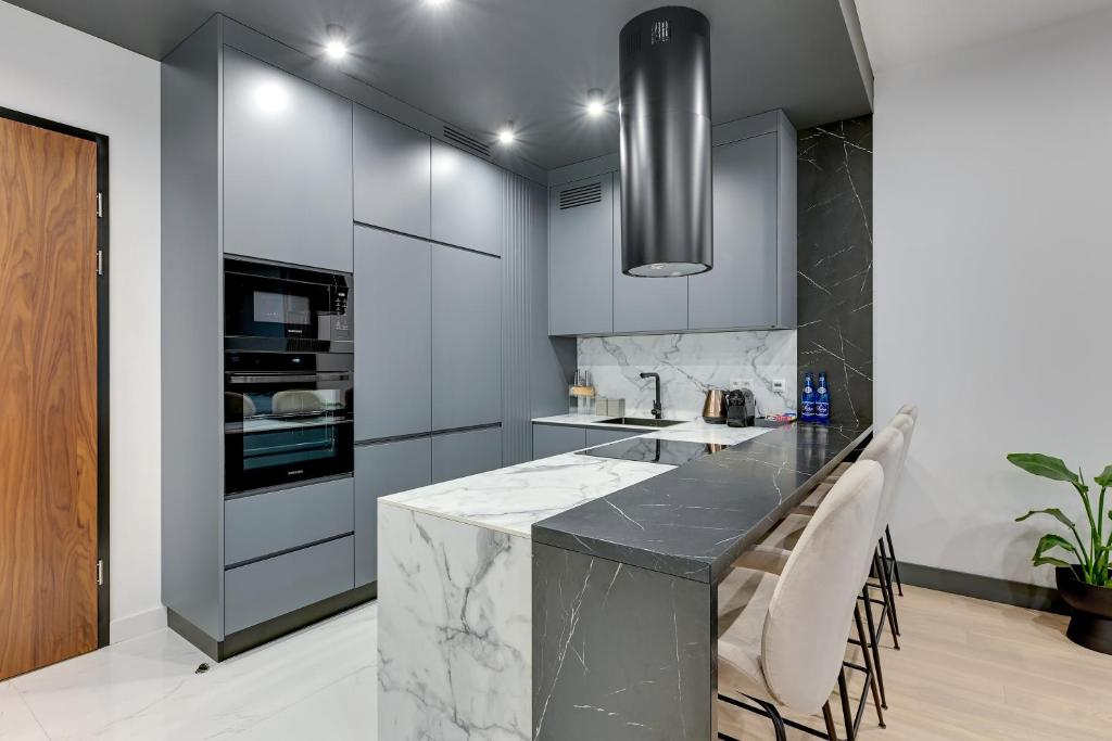 Brabank Riverside Premium Suites & Free Parking by Downtown Apartments - 15