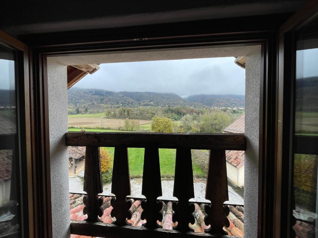 A general mountain view or a mountain view taken from Az apartmant