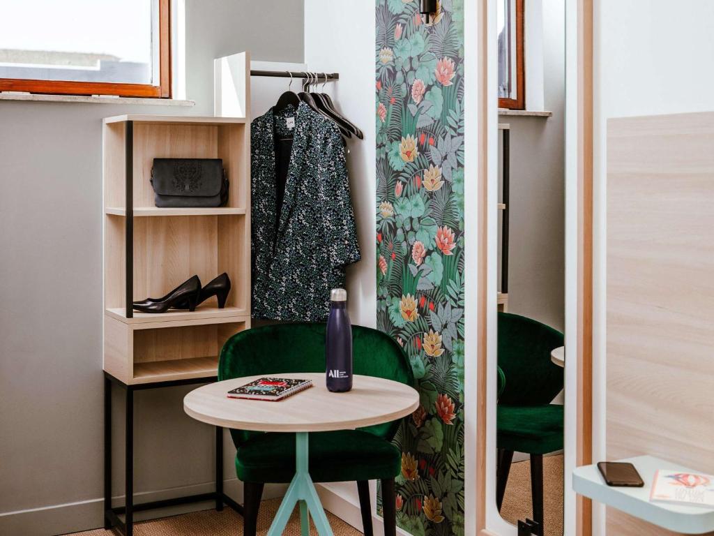 TV a/nebo společenská místnost v ubytování ibis Styles Luxembourg Centre Gare