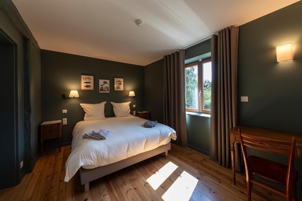 Postel nebo postele na pokoji v ubytování Hôtel du DOMAINE SAINT LOUP